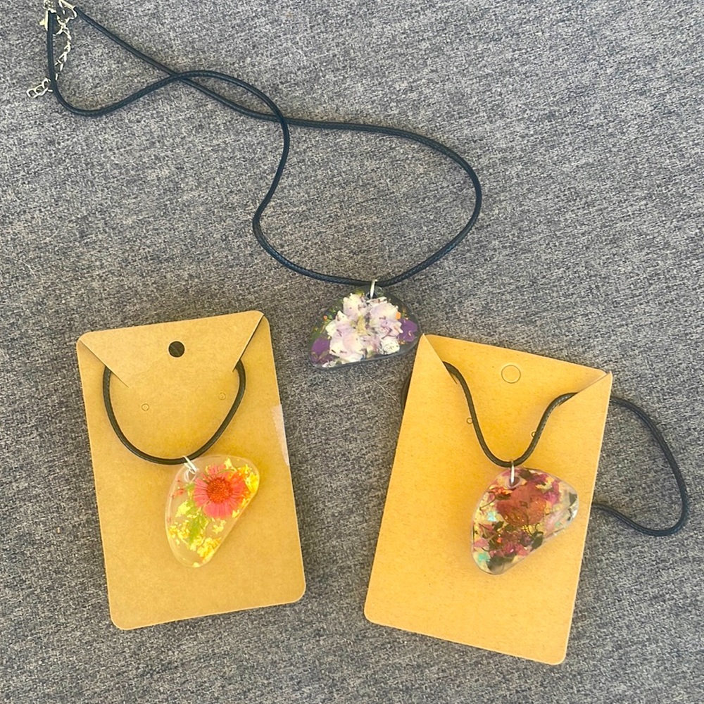 #107 Pressed Flower Necklace Medium Charm